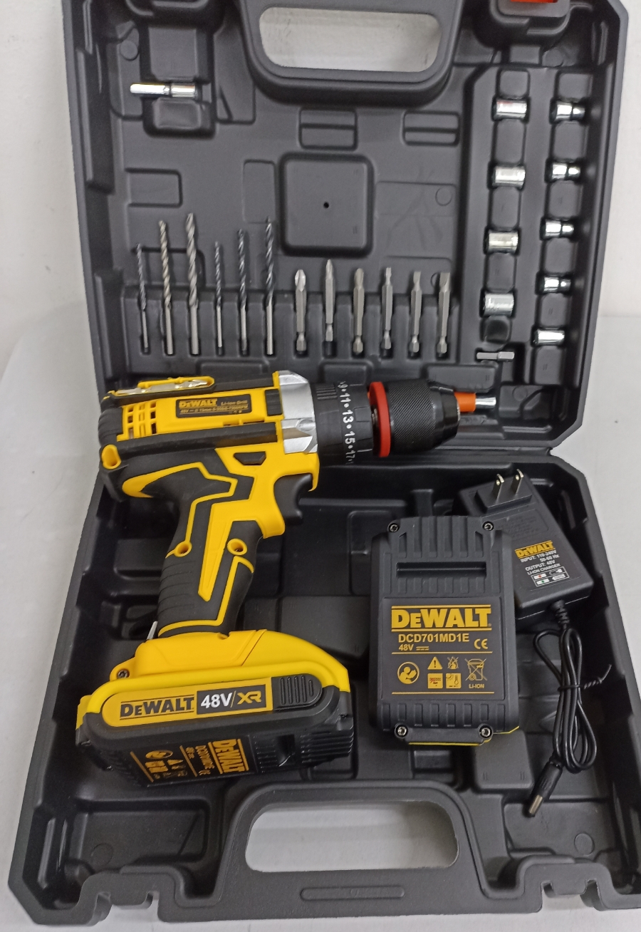 Taladro DeWalt 48V XR con baterías, cargador DCD701MD1E y accesorios en maletín